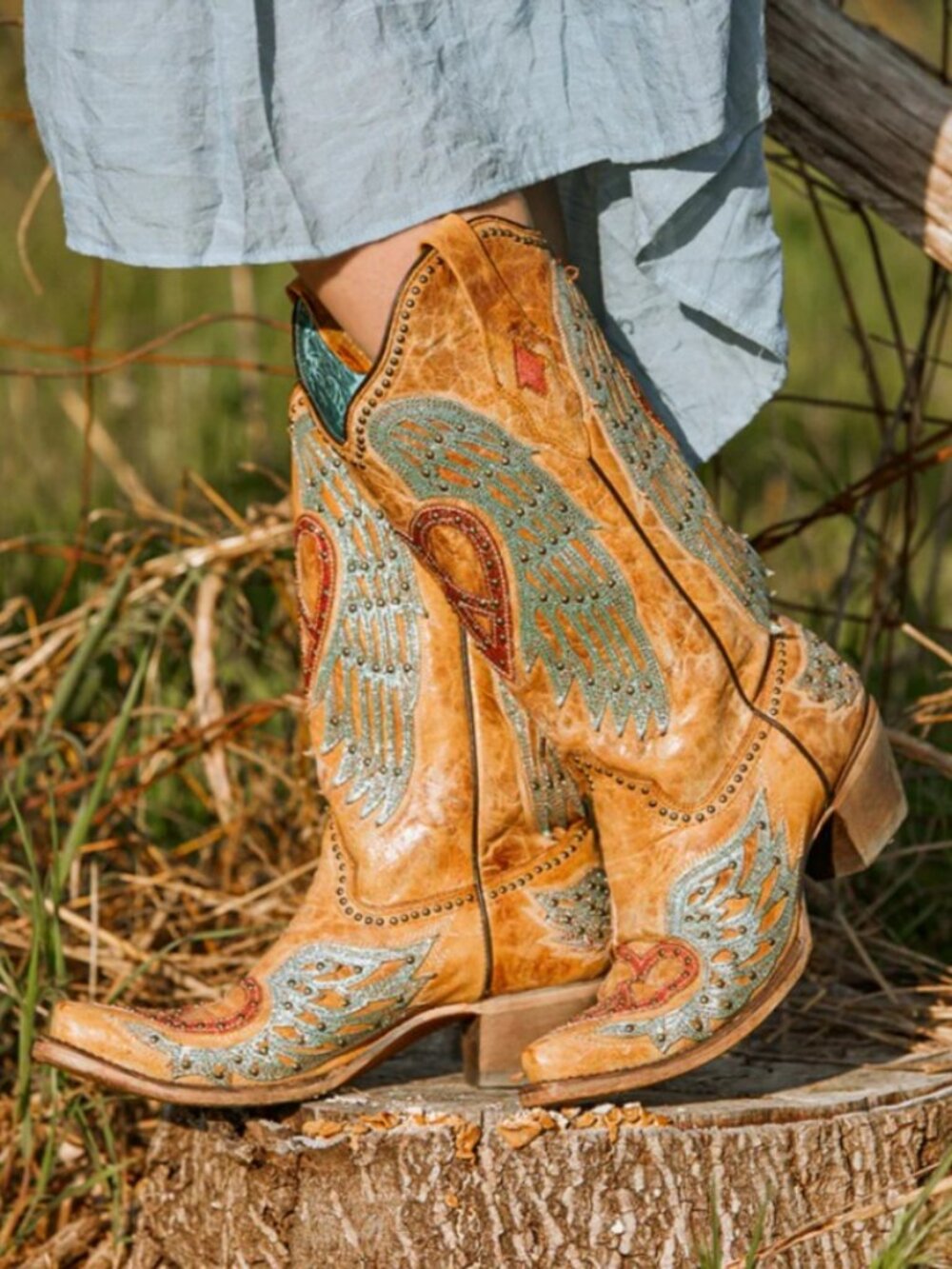 CORRAL Handcrafted HEART+ WINGS Snip Toe Cowboy Boots (SAND 5.5 *Fits like a 6)